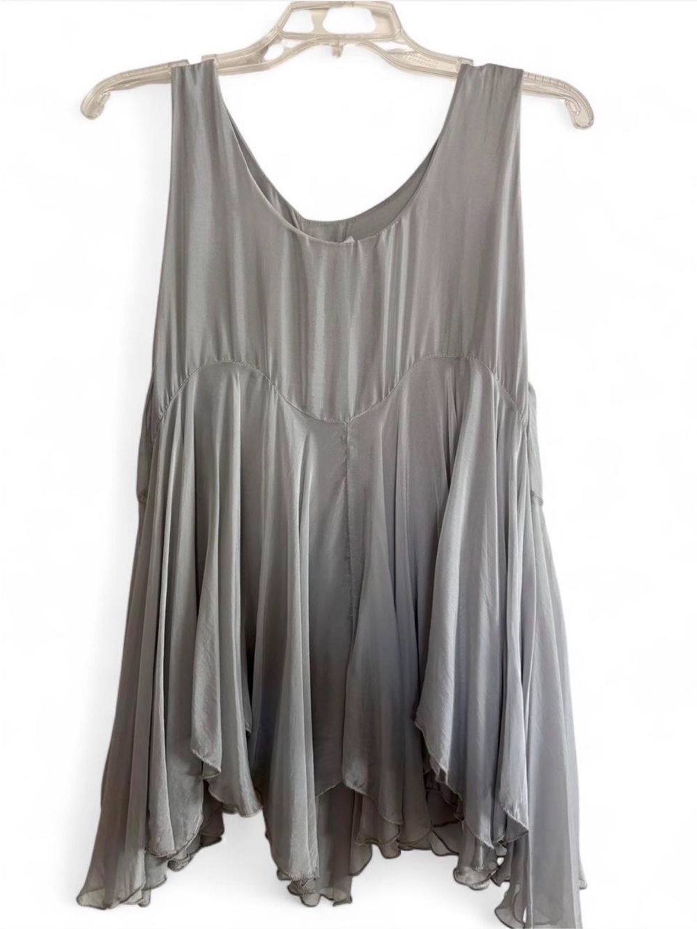 Tempo Paris Flowy Gray Sleeveless silk.